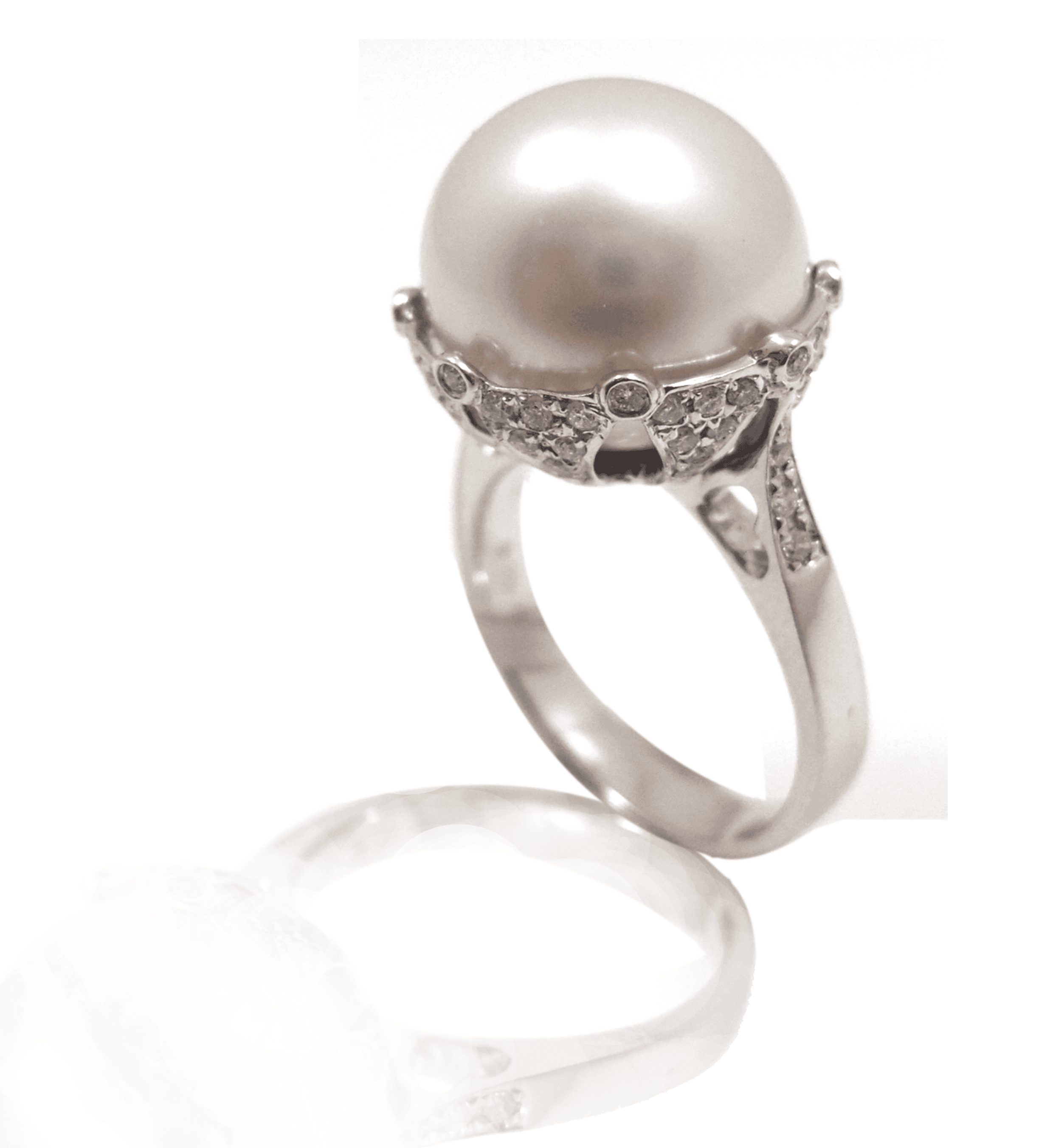 White South Sea Pearl and Diamond Suite
